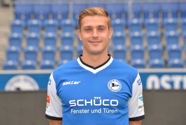 22.07.2016, Fussball, 2. LIGA, Saison 2016 2017, SCHÜCO-ARENA, BIELEFELD Fußball, GER, 2.BL, Portraittermin 2016 2017, Arminia Bielefeld Tom Schütz (Arminia Bielefeld), Aktion, Einzelbild, Quer, Portrait