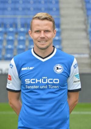 22.07.2016, Fussball, 2. LIGA, Saison 2016 2017, SCHÜCO-ARENA, BIELEFELD Fußball, GER, 2.BL, Portraittermin 2016 2017, Arminia Bielefeld Sebastian Schuppan (Arminia Bielefeld), Aktion, Einzelbild, Hoch, Portrait