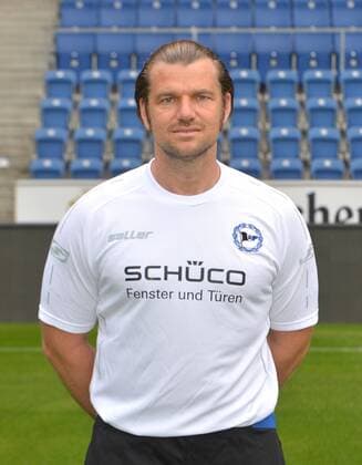 22.07.2016, Fussball, 2. LIGA, Saison 2016 2017, SCHÜCO-ARENA, BIELEFELD Fußball, GER, 2.BL, Portraittermin 2016 2017, Arminia Bielefeld Michael Schweika (MSc. Physiotherapeut & Osteopath Arminia Bielefeld), Aktion, Einzelbild, Hoch, Portrait