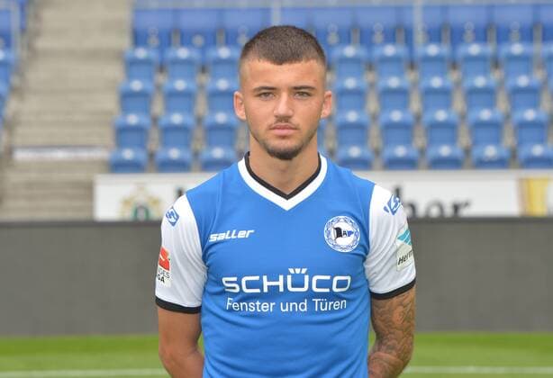 22.07.2016, Fussball, 2. LIGA, Saison 2016 2017, SCHÜCO-ARENA, BIELEFELD Fußball, GER, 2.BL, Portraittermin 2016 2017, Arminia Bielefeld Keanu Staude (Arminia Bielefeld), Aktion, Einzelbild, Quer, Portrait