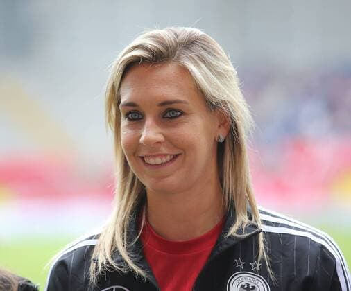 Lena Goessling (GER), wird vom Fanclub der nationalmannschaft als nationalspielerin 2015 geehrt