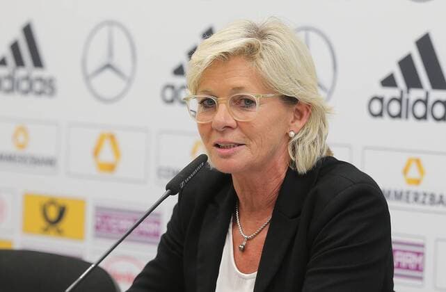 Headcoach Silvia Neid (GER) in der Pressekonferenz nach dem Spiel