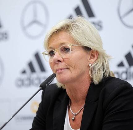 Headcoach Silvia Neid (GER) in der Pressekonferenz nach dem Spiel