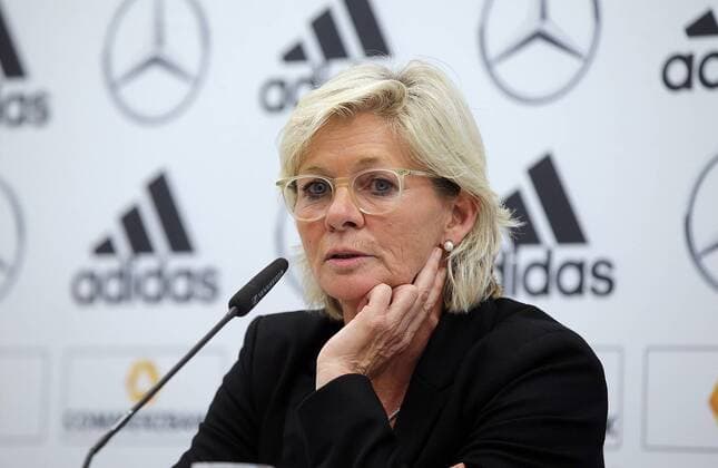 Headcoach Silvia Neid (GER) in der pressekonferenz nach dem Spiel,