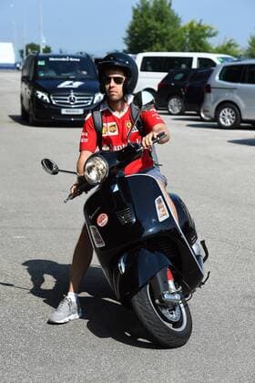 Formel 1, GP von Ungarn, Hamilton und Vettel kommen motorisiert zum Qualifying Sebastian Vettel, Scuderia Ferrari, formula 1 GP, Ungarn in Budapest, 23.07.2016 Photo:mspb Jerry Andre Sebastian Vettel, formula 1 GP, Ungarn