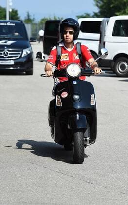 Formel 1, GP von Ungarn, Hamilton und Vettel kommen motorisiert zum Qualifying Sebastian Vettel, Scuderia Ferrari, formula 1 GP, Ungarn in Budapest, 23.07.2016 Photo:mspb Jerry Andre Sebastian Vettel, formula 1 GP, Ungarn