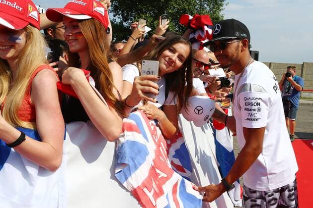 Formel 1, GP Ungarn, Freies Training Hungarian Grand Prix, Hungaroring, Budapest 21 - 24 July 2016 23.07.2016 - Autograph session, Lewis Hamilton (GBR) Mercedes AMG F1 W07 Hybrid 