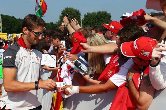 Formel 1, GP Ungarn, Freies Training Hungarian Grand Prix, Hungaroring, Budapest 21 - 24 July 2016 23.07.2016 - Autograph session, Romain Grosjean (FRA) Haas F1 Team VF-16 