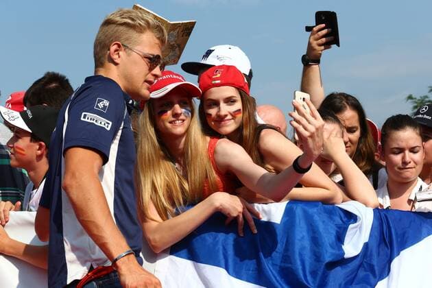 Formel 1, GP Ungarn, Freies Training Hungarian Grand Prix, Hungaroring, Budapest 21 - 24 July 2016 23.07.2016 - Autograph session, Marcus Ericsson (SUE) Sauber C34 