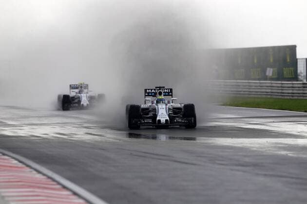 Formel 1, GP von Ungarn, Qualifying in Budapest abgebrochen Hungarian Grand Prix, Hungaroring, Budapest 21 - 24 July 2016 23.07.2016 - Qualifying, Felipe Massa (BRA) Williams FW38 leads Valtteri Bottas (FIN) Williams FW38 