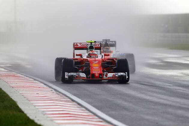 Formel 1, GP von Ungarn, Qualifying in Budapest abgebrochen Hungarian Grand Prix, Hungaroring, Budapest 21 - 24 July 2016 23.07.2016 - Qualifying, Kimi Raikkonen (FIN) Scuderia Ferrari SF16-H and Pascal Wehrlein (GER) Manor Racing MRT05 