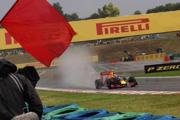 Hungarian Grand Prix, Hungaroring, Budapest 21 - 24 July 2016 23.07.2016 - Qualifying, Max Verstappen (NED) Red Bull Racing RB12 and the red flag 