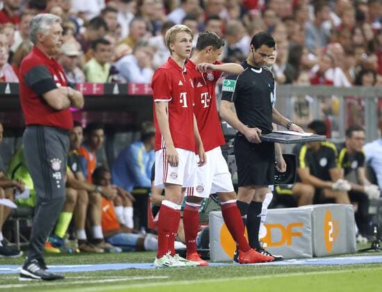 GOETZE Felix Team FC Bayern Muenchen mit Trainer ANCELOTTI Carlo Fussball Freundschaftsspiel FC Bayern Muenchen-Manchester City in der Allianz Arena am 20. Juli 2016 in Muenchen 