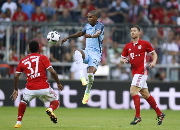 FERNANDINHO Roza Kapitaen Team Manchester City Fussball Freundschaftsspiel FC Bayern Muenchen-Manchester City in der Allianz Arena am 20. Juli 2016 in Muenchen 