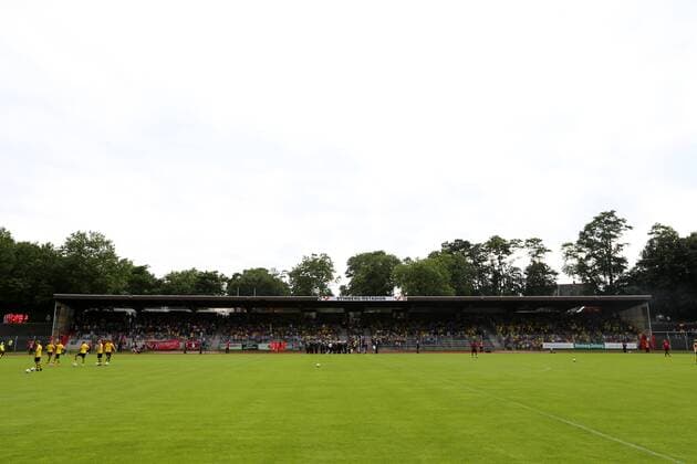 Freitag 08.07.2016, Saison 2016 2017, Vorbereitung des BVB Borussia Dortmund auf die 1. Bundesliga, Testspiel im Stimberg-Stadion Erkenschwick, Spvgg Erkenschwick - BVB Borussia Dortmund, Blick auf die überdachte Haupttribüne