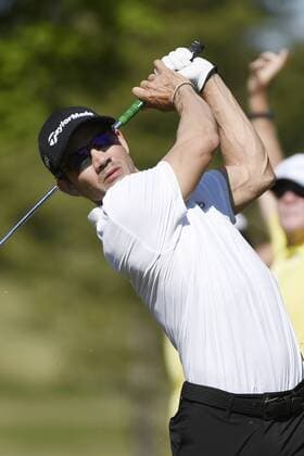 July 23, 2016: Camilo Villegas hits his approach shot to the third hole in the third round at the RBC Canadian Open at Glen Abbey Golf Club in Oakville, Ontario. (Photo by Gerry Angus Icon Sportswire) GOLF: JUL 23 PGA Golf Herren - RBC Canadian Open - Third Round Icon16072327 EDITORIAL USE ONLY