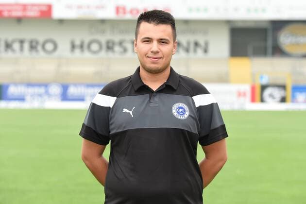 Fußball 3. Liga, Porträttermin 2016 2017 Sportfreunde Lotte am 23.07.2016 im FRIMO Stadion in Lotte Betreuer Can Özalp Oezalp (Lotte) mt