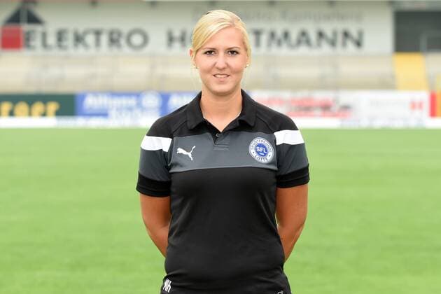 Fußball 3. Liga, Porträttermin 2016 2017 Sportfreunde Lotte am 23.07.2016 im FRIMO Stadion in Lotte Physiotherapeutin Melanie Hubert (Lotte) mt