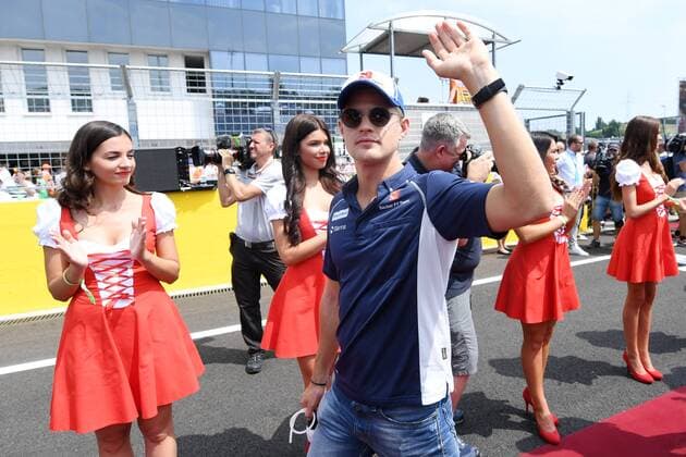 Formel 1, GP Ungarn, Fahrerparade Motorsports: FIA Formula One World Championship WM Weltmeisterschaft 2016, Grand Prix of Hungary, 9 Marcus Ericsson (SWE, Sauber F1 Team), xHOCHxZWEIx