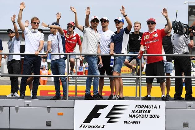 Formel 1, GP Ungarn, Fahrerparade Motorsports: FIA Formula One World Championship WM Weltmeisterschaft 2016, Grand Prix of Hungary, xHOCHxZWEIx
