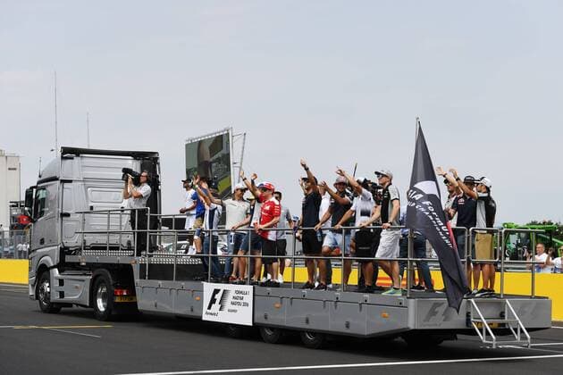Formel 1, GP Ungarn, Fahrerparade Motorsports: FIA Formula One World Championship WM Weltmeisterschaft 2016, Grand Prix of Hungary, xHOCHxZWEIx
