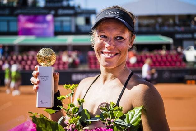 Tennis, Laura Siegemund gewinnt in Bastad ersten WTA-Titel 160724 Laura Siegemund, Tyskland efter vinsten under finalen under dag 8 av Swedish open den 24 juli 2016 i Bastad.  Copyright: MathildaxAhlberg BB160724MA035