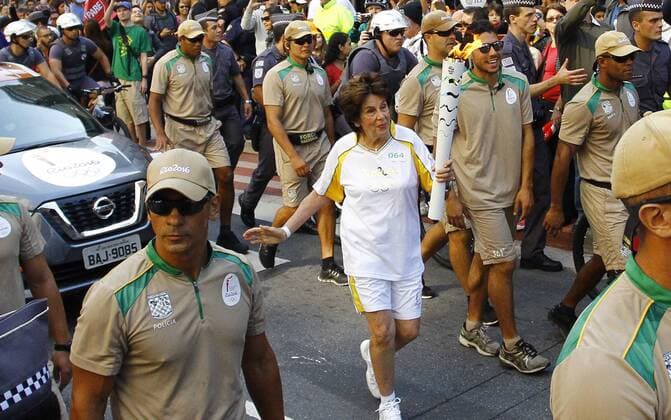 Passagem da Tocha em SP Olympic torch relay by the Paulista Avenue financial district of Sao Paulo on Sunday morning (24). Pictured former tennis player Maria Esther Bueno. x1164637x  AloisioxMauricio