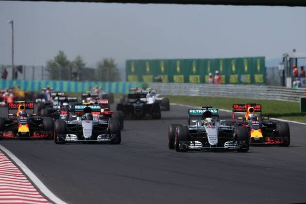 Motorsports: FIA Formula One World Championship WM Weltmeisterschaft 2016, Grand Prix of Hungary, 44 Lewis Hamilton (GBR, Mercedes AMG Petronas Formula One Team), 3 Daniel Ricciardo (AUS, Red Bull Racing), 6 Nico Rosberg (GER, Mercedes AMG Petronas Formula One Team), 33 Max Verstappen (NLD, Red Bull Racing), xHOCHxZWEIx