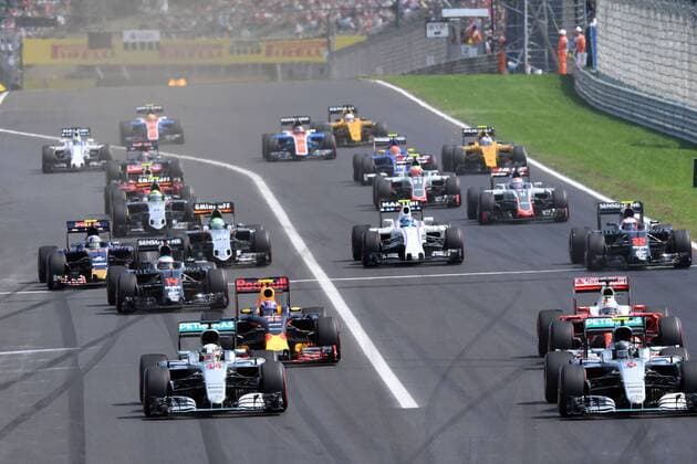 Motorsports: FIA Formula One World Championship WM Weltmeisterschaft 2016, Grand Prix of Hungary, 6 Nico Rosberg (GER, Mercedes AMG Petronas Formula One Team), 44 Lewis Hamilton (GBR, Mercedes AMG Petronas Formula One Team), 33 Max Verstappen (NLD, Red Bull Racing), 5 Sebastian Vettel (GER, Scuderia Ferrari), start, mass, Masse, Menge, viele, many xHOCHxZWEIx
