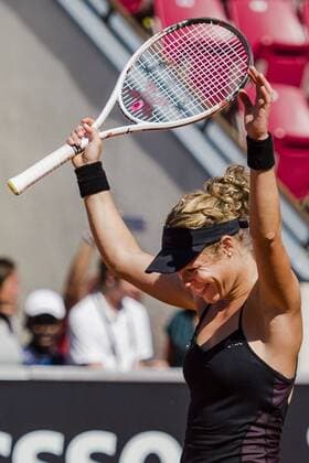 Tennis, Laura Siegemund gewinnt in Bastad ersten WTA-Titel 160724 Laura Siegemund, Tyskland jublar efter vinsten under finalen under dag 8 av Swedish open den 24 juli 2016 i Bastad.  Copyright: MathildaxAhlberg BB160724MA056