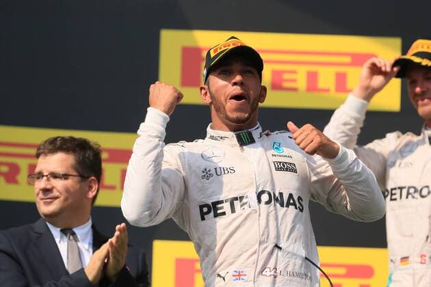 Formel 1, Lewis Hamilton gewinnt GP Ungarn 24.07.2016. The Hungaroring Mogyor& xf3;d, Hungary. Formula 1 grand prix of Hungary, Race Day. Mercedes AMG Petronas W07 Hybrid & x2013; Lewis Hamilton wins the Budapest GP and celebrates on podium xLeannexBoonx  ActionPlus11764945