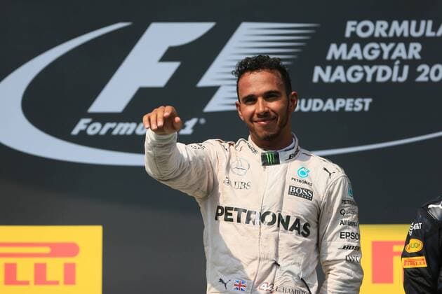 Formel 1, Lewis Hamilton gewinnt GP Ungarn 24.07.2016. The Hungaroring Mogyor& xf3;d, Hungary. Formula 1 grand prix of Hungary, Race Day. Mercedes AMG Petronas W07 Hybrid & x2013; Lewis Hamilton wins the Budapest GP and celebrates on podium xLeannexBoonx  ActionPlus11764946