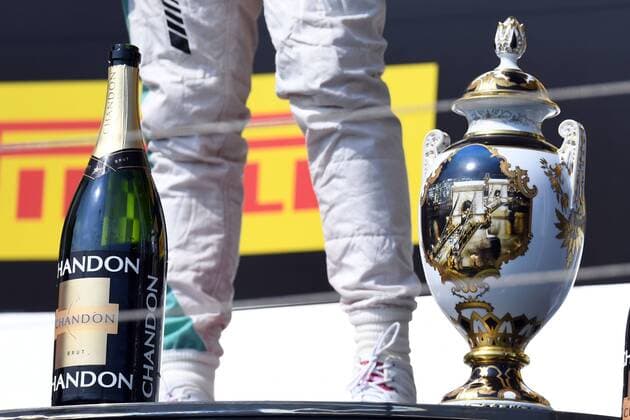 Motorsports: FIA Formula One World Championship WM Weltmeisterschaft 2016, Grand Prix of Hungary, trophy, Pokal xHOCHxZWEIx