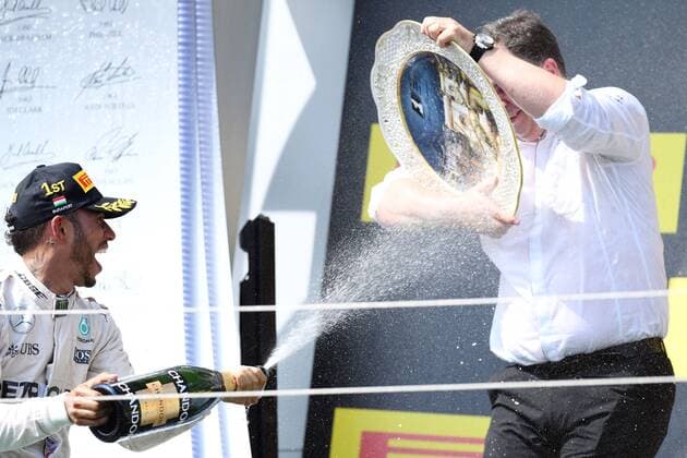 Motorsports: FIA Formula One World Championship WM Weltmeisterschaft 2016, Grand Prix of Hungary, 44 Lewis Hamilton (GBR, Mercedes AMG Petronas Formula One Team), Ron Meadows (GBR, Mercedes AMG Petronas Formula One Team), xHOCHxZWEIx
