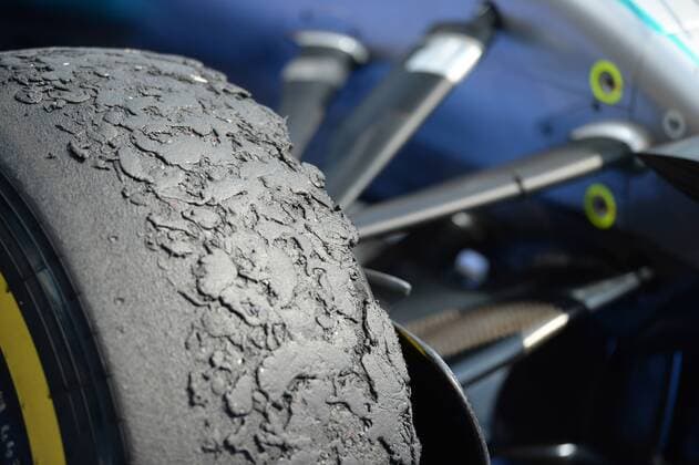 Bilder des Tages - SPORT Formel 1, GP Ungarn Hungarian Grand Prix, Hungaroring, Budapest 21 - 24 July 2016 24.07.2016 - Race, The tyre of Lewis Hamilton (GBR) Mercedes AMG F1 W07 Hybrid after the end of the race 