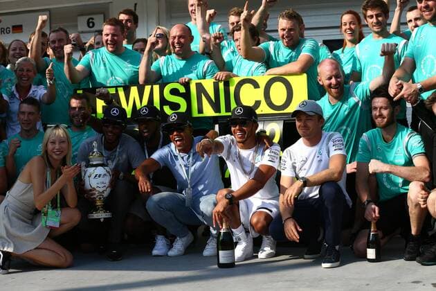 Formel 1, GP Ungarn Hungarian Grand Prix, Hungaroring, Budapest 21 - 24 July 2016 24.07.2016 - Race, Celebration, Lewis Hamilton (GBR) Mercedes AMG F1 W07 Hybrid race winner and 2nd position Nico Rosberg (GER) Mercedes AMG F1 W07 Hybrid 