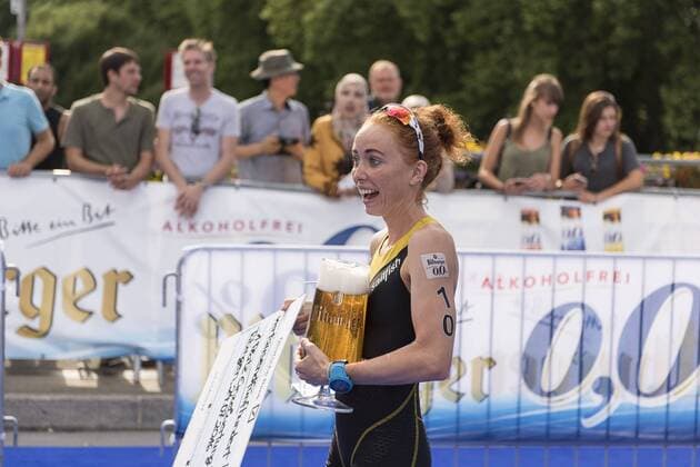 Charlotte McShane (Stadtwerke Team Witten) Siegerehrung, 1. Bitburger 0,0% Triathlon-Bundesliga, Mey Generalbau Citytriathlon Tuebingen, DTU-Roadshow 2016, Deutsche Triathlon Union, 24.07.2016, Tuebingen Copyright: Walther Eibner-Pressefoto EP_SWR
