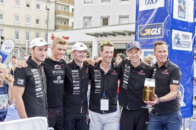 Gruppenfoto, EJOT Team TV Buschhuetten, Siegerehrung, 1. Bitburger 0,0% Triathlon-Bundesliga, Mey Generalbau Citytriathlon Tuebingen, DTU-Roadshow 2016, Deutsche Triathlon Union, 24.07.2016, Tuebingen Copyright: Walther Eibner-Pressefoto EP_SWR