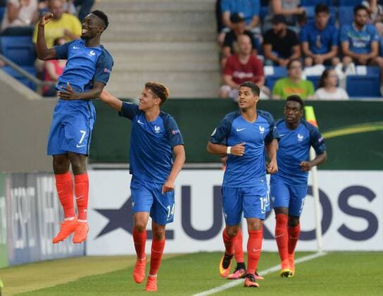 24.07.2016, xmhx, Fussball EM 2016 U19 Finale, Italien - Frankreich, emspor v.l. Jean-Kevin Augustin (Frankreich) erzielt ein Tor, Goal scored, Amine Harit (Frankreich) Sinsheim