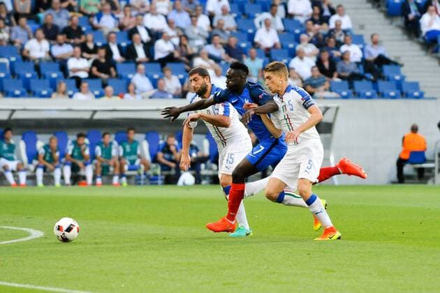 GER, UEFA U19 2016, Finale, Frankreich (FRA) vs Italien (ITA) 24.07.2016, Rhein-Neckar-Arena, Sinsheim, GER, UEFA U19 EURO 2016, Finale, France (FRA) vs Italy (ITA), picture shows im Bild: Jean-Kevin Augustin ( 7, Frankreich France (FRA)) auf dem Weg zum Tor zum 1:0, setzt sich gegen Mauro Coppolaro ( 15, Italien Italy (ITA) und Filippo Romagna ( 5, Italien Italy (ITA) durch Foto © nordphoto Fabisch nordphotox xFabisch