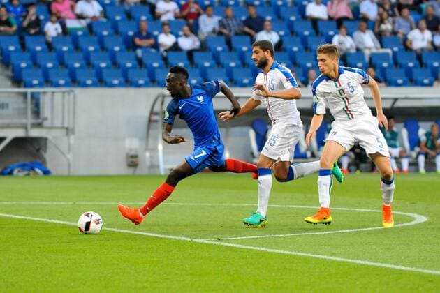 GER, UEFA U19 2016, Finale, Frankreich (FRA) vs Italien (ITA) 24.07.2016, Rhein-Neckar-Arena, Sinsheim, GER, UEFA U19 EURO 2016, Finale, France (FRA) vs Italy (ITA), picture shows im Bild: Jean-Kevin Augustin ( 7, Frankreich France (FRA)) auf dem Weg zum Tor zum 1:0, setzt sich gegen Mauro Coppolaro ( 15, Italien Italy (ITA) und Filippo Romagna ( 5, Italien Italy (ITA) durch Foto © nordphoto Fabisch nordphotox xFabisch