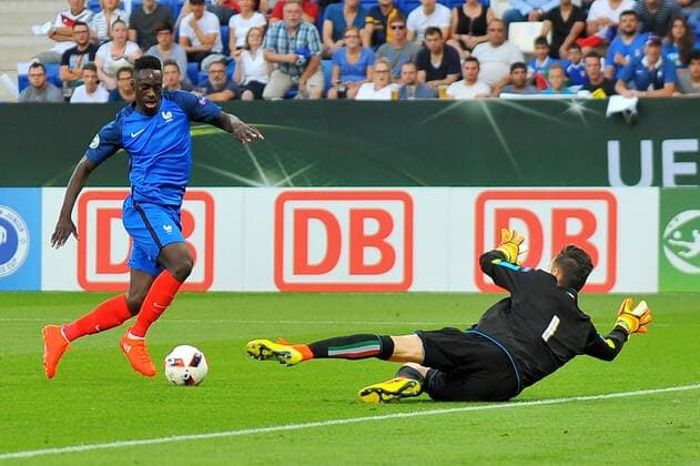 Jean-Kevin Augustin (FRA) erzielt dass 1:0, Torwart Alex Meret (ITA). Deutschland, Sinsheim: Fussball, UEFA Under19 Championship Finale: Frankreich vs Italien am 24.07.2016, Rhein-Neckar-Arena.