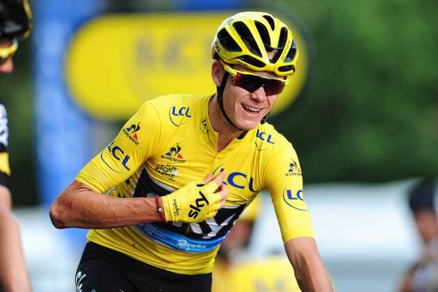 Tour de France, Schlussetappe Chris Christopher FROOME ( GBR Team KSY ) holt zum dritten Mal das Gelbe Trikot in seiner Karriere und kann sich nach dem Zielstrich mit seinen Teamkameraden freuen - Finish - Ziel - Finale - Final - Jubel - Freude - Emotionen - Mimik - Gestik - Aktion - Rennszene - Querformat - quer - horizontal - Event Veranstaltung: Tour de France - Stage 21 21.Etappe: Chantilly to nach Paris Champs Elysees 113.0 km - Location Ort: France Frankreich - Europa Europa - Date Datum: 24.07.2016