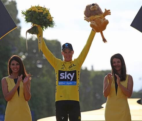 Tour de France, Siegerehrung Gesamtwertungen Chris Froome of Great Britain celebrates on the presentation podium after winning the Tour de France in Paris on July 24, 2016. Froome claimed his third Tour de France victory.  PAR20160724701 DAVIDxSILPA