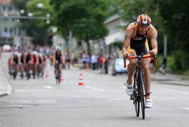 Triathlon 24.07.2016 2. Mey Generalbau Citytriathlon Tuebingen 2016 1. Bundesliga, Maenner Radfahren; Gregor Payet (Bromelain Team POS Saar) 