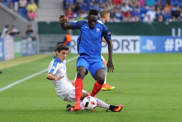 24.07.2016, xmhx, Fussball EM 2016 U19 Finale, Italien - Frankreich, emspor v.l. Paolo Ghiglione (Italien), Issa Diop (Frankreich) Sinsheim