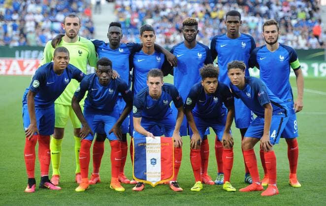 24.07.2016, xmhx, Fussball EM 2016 U19 Finale, Italien - Frankreich, emspor Paul Bernardorni (Frankreich), Jerome Onguene (Frankreich), Issa Diop (Frankreich), Jean-Kevin Augustin (Frankreich), Lucas Tousart (Frankreich), Kylian Mbappe (Frankreich), Ludovic Blas (Frankreich), Clement Michelin (Frankreich), Amine Harit (Frankreich), Christ-Emmanuel Maouassa (Frankreich), Denis Will Poha (Frankreich) Sinsheim