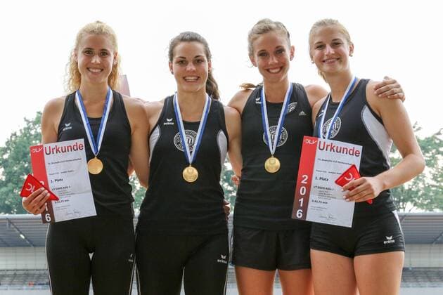 73. Deutsche U23 Meisterschaften; Bochum-Wattenscheid, 24.07.2016 Siegerehrung 4x400m Juniorinnen, Deutsche Meister: LT DSHS Koeln mit Laura Voss (LT DSHS Koeln), Lena Naumann (LT DSHS Koeln), Christine Salterberg (LT DSHS Koeln), Katrin Schmidt (LT DSHS Koeln) (v.l.); 73. Deutsche U23 Meisterschaften am 24.07.2016 im Lohrheide-Stadion, Bochum-Wattenscheid (Nordrhein-Westfalen). xdfx