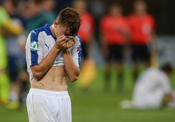 24.07.2016, xmhx, Fussball EM 2016 U19 Finale, Italien - Frankreich, emspor v.l. Trauer und Enttaeuschung bei Nicolo Barella (Italien) Sinsheim