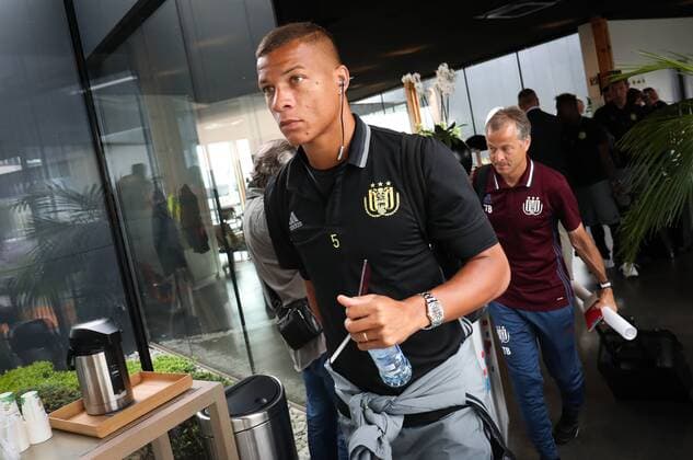 Anderlecht s Sebastien De Maio pictured during the departure of Belgian first league soccer team RSC Anderlecht, Monday 25 July 2016 in Brussels airport, on their way to Rostov, Russia. Tomorrow Anderlecht is playing the first leg of the third qualification round for the Champions League competition against Russian team FC Rostov. VIRGINIExLEFOUR  x04898421x